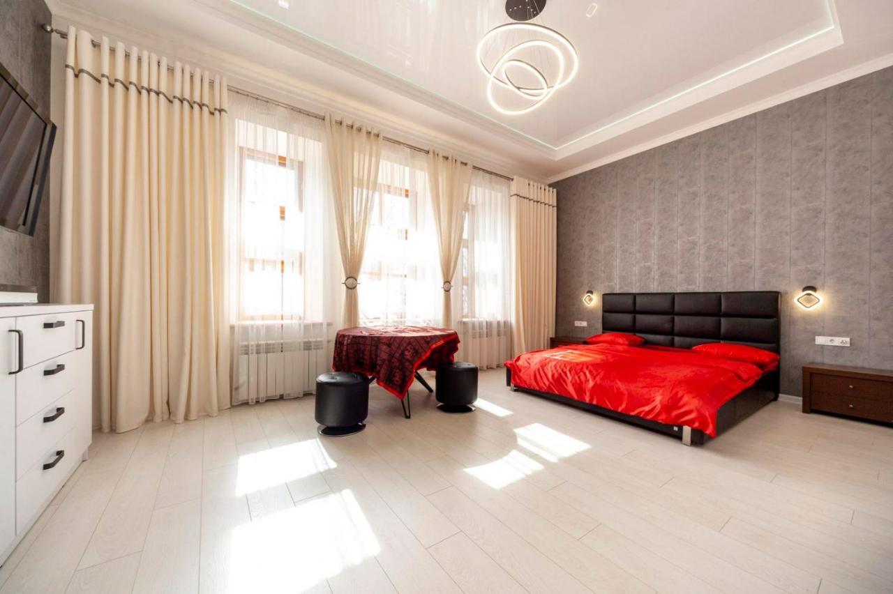 Vip Студио На Дерибасовской Lejlighed Odessa Eksteriør billede